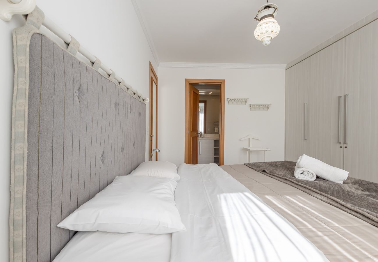 Apartamento em Gramado - 3 Suítes no Centro de Gramado (500m da R Coberta