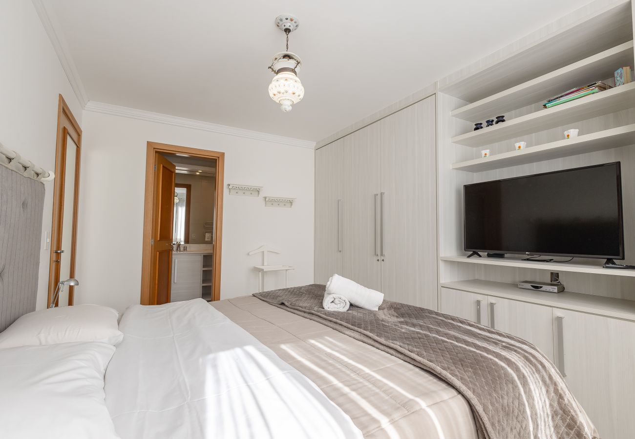 Apartamento em Gramado - 3 Suítes no Centro de Gramado (500m da R Coberta