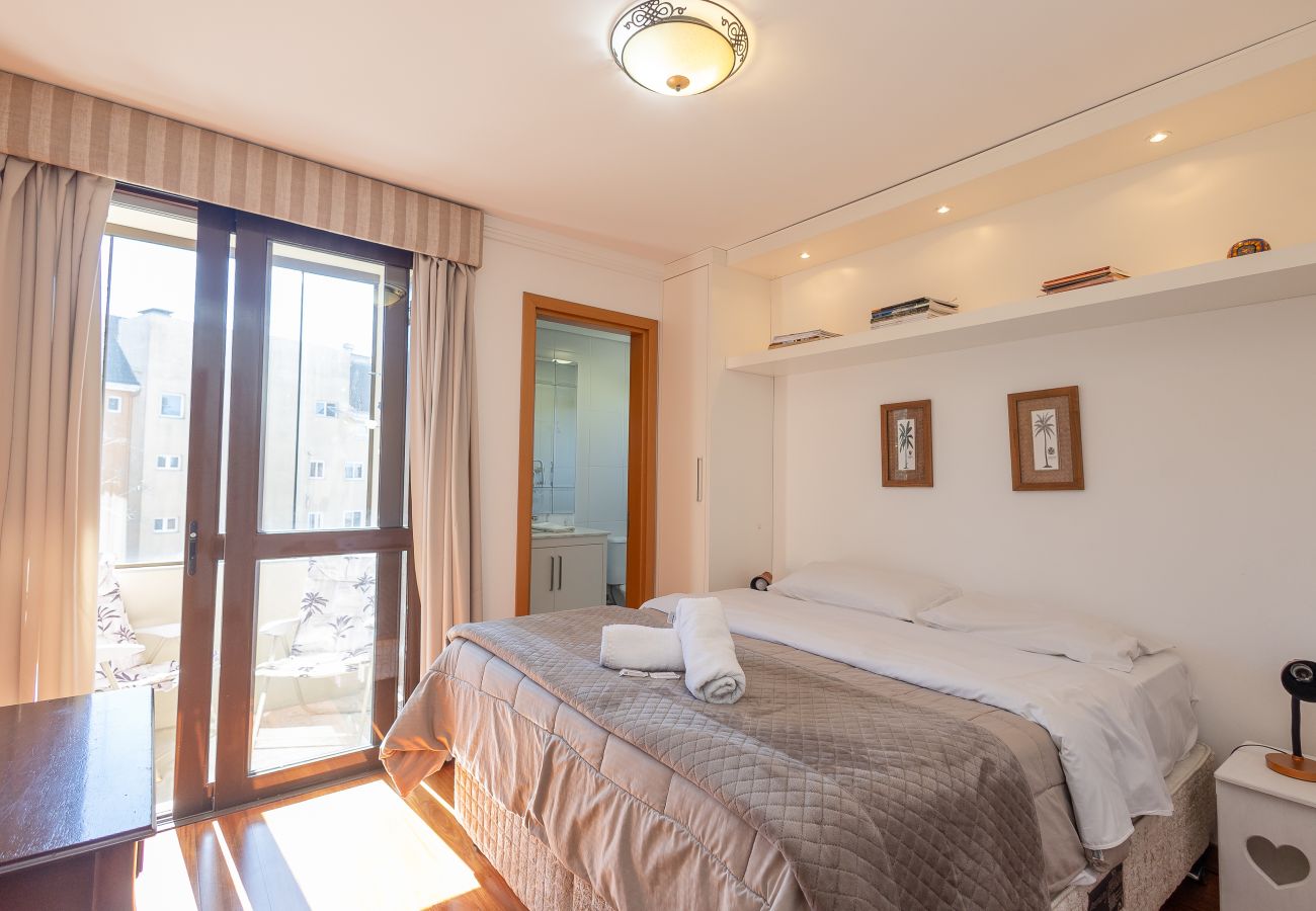 Apartamento em Gramado - 3 Suítes no Centro de Gramado (500m da R Coberta