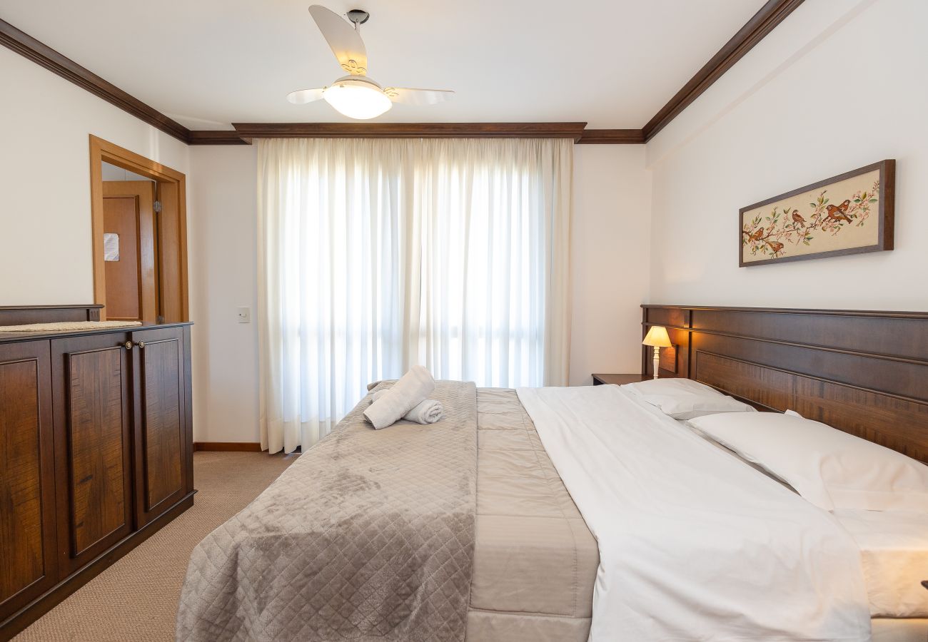 Apartamento em Gramado - 3 Suítes no Centro de Gramado (500m da R Coberta