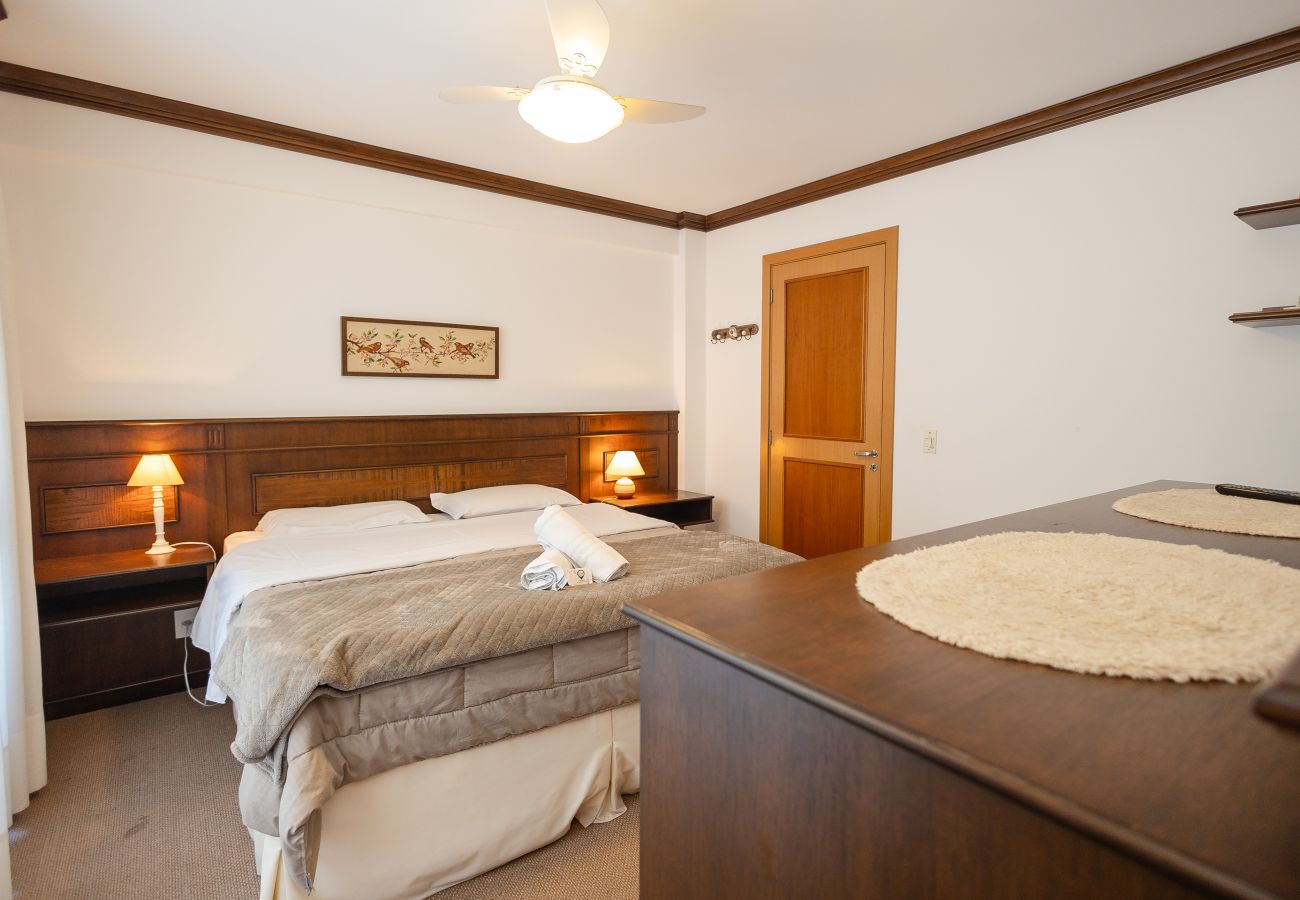 Apartamento em Gramado - 3 Suítes no Centro de Gramado (500m da R Coberta