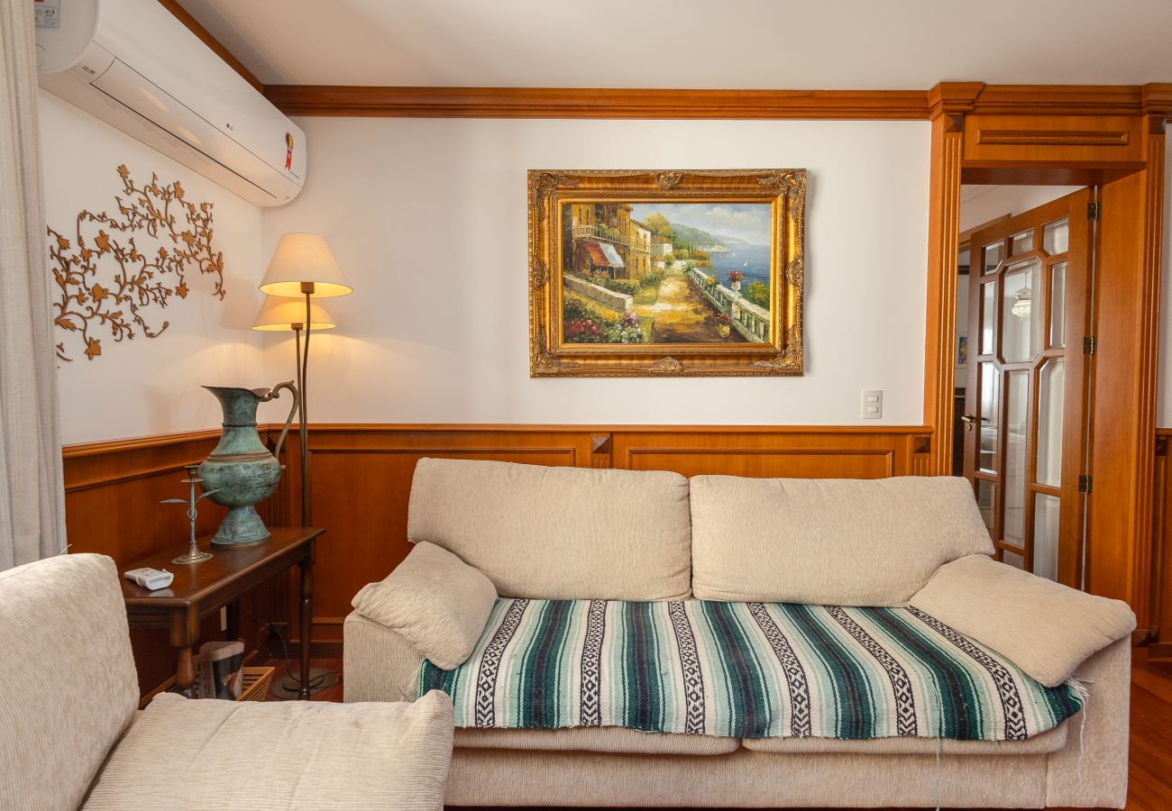 Apartamento em Gramado - 3 Suítes no Centro de Gramado (500m da R Coberta