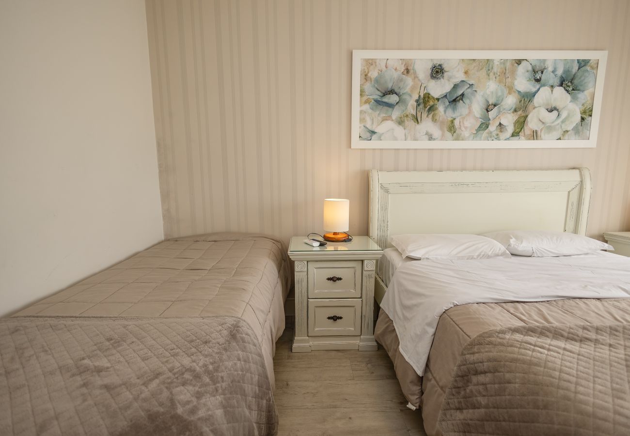 Apartamento em Gramado - Cobertura Alto Padrão 3 Suítes a 500m da R Coberta