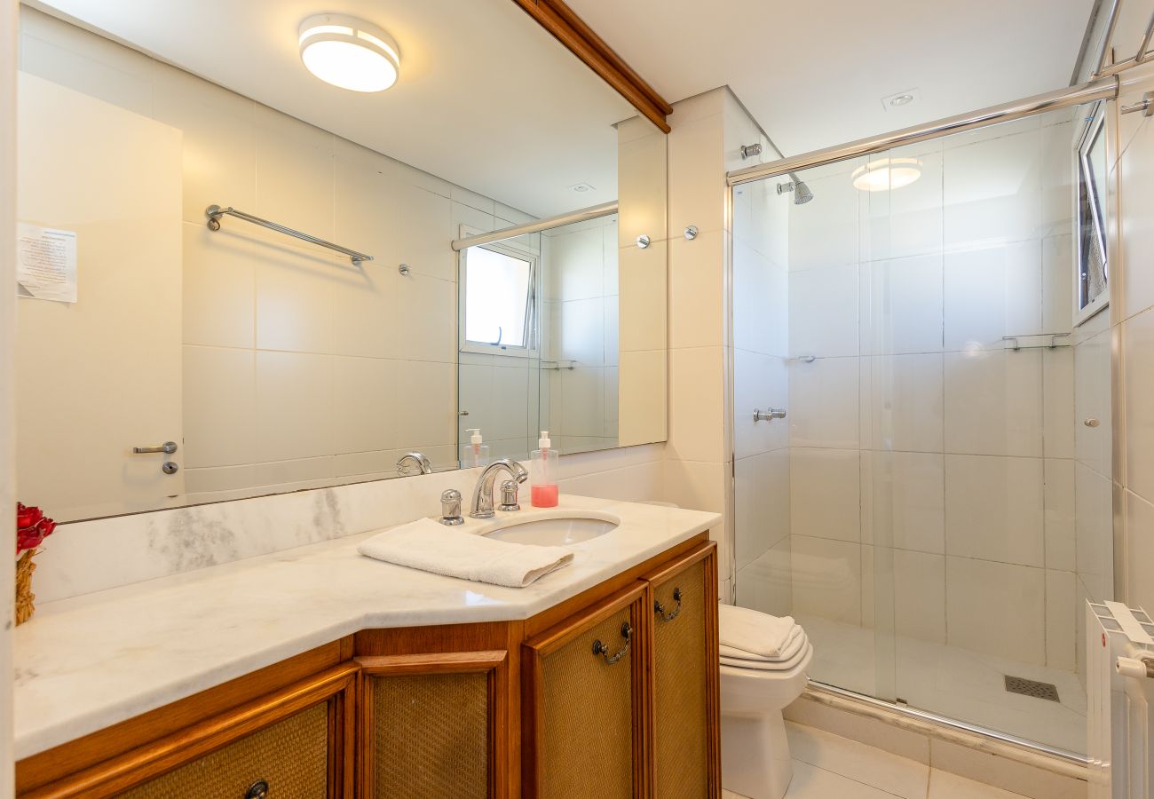 Apartamento em Gramado - Cobertura Alto Padrão 3 Suítes a 500m da R Coberta