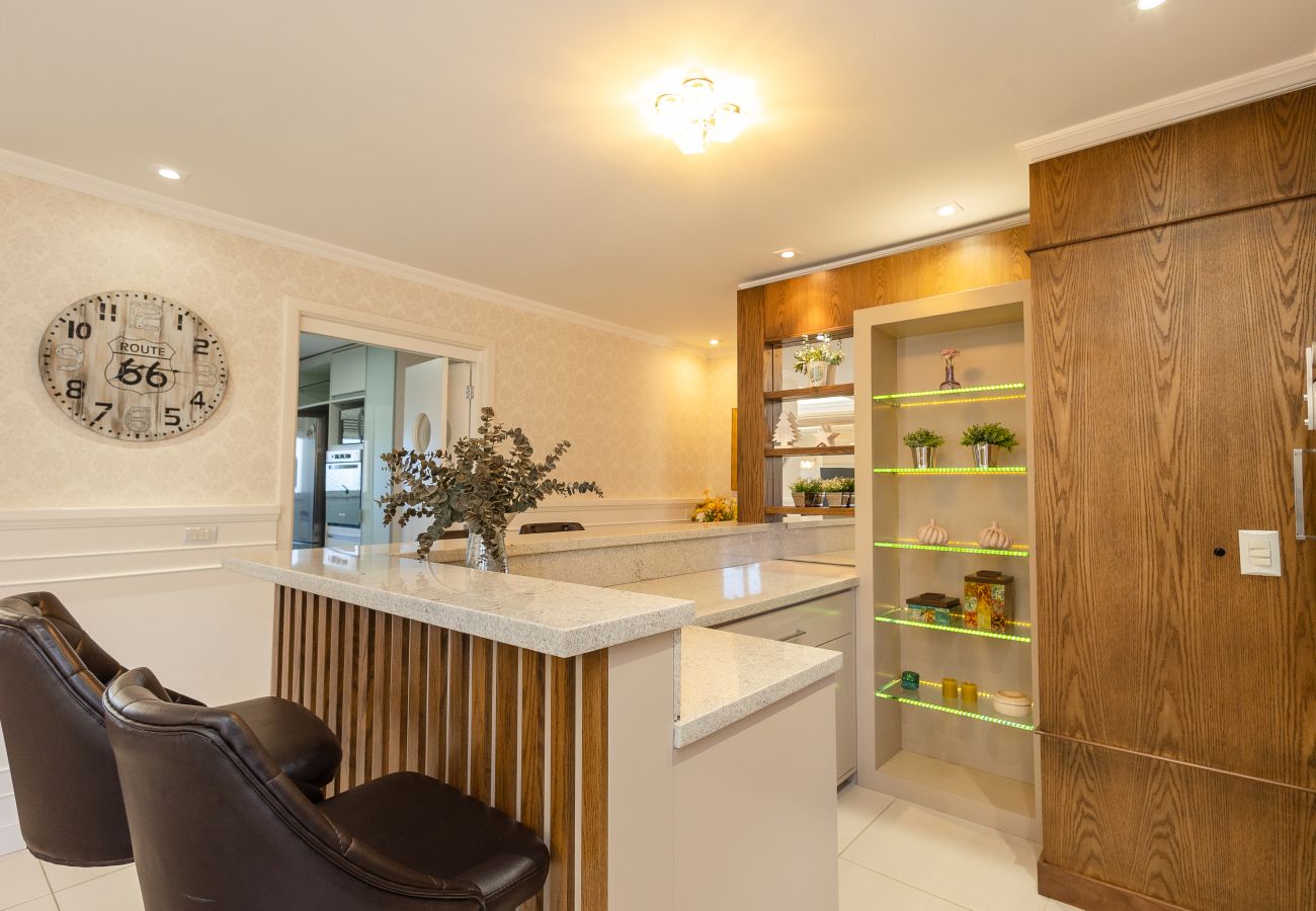 Apartamento em Gramado - Cobertura Alto Padrão 3 Suítes a 500m da R Coberta
