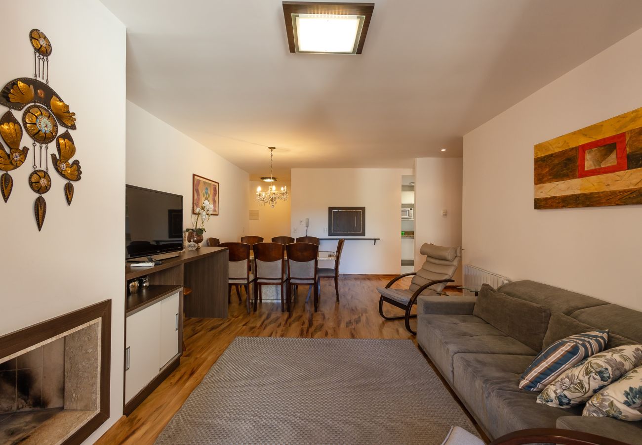 Apartamento em Gramado - Apto amplo com duas suítes a 150m da Rua Torta