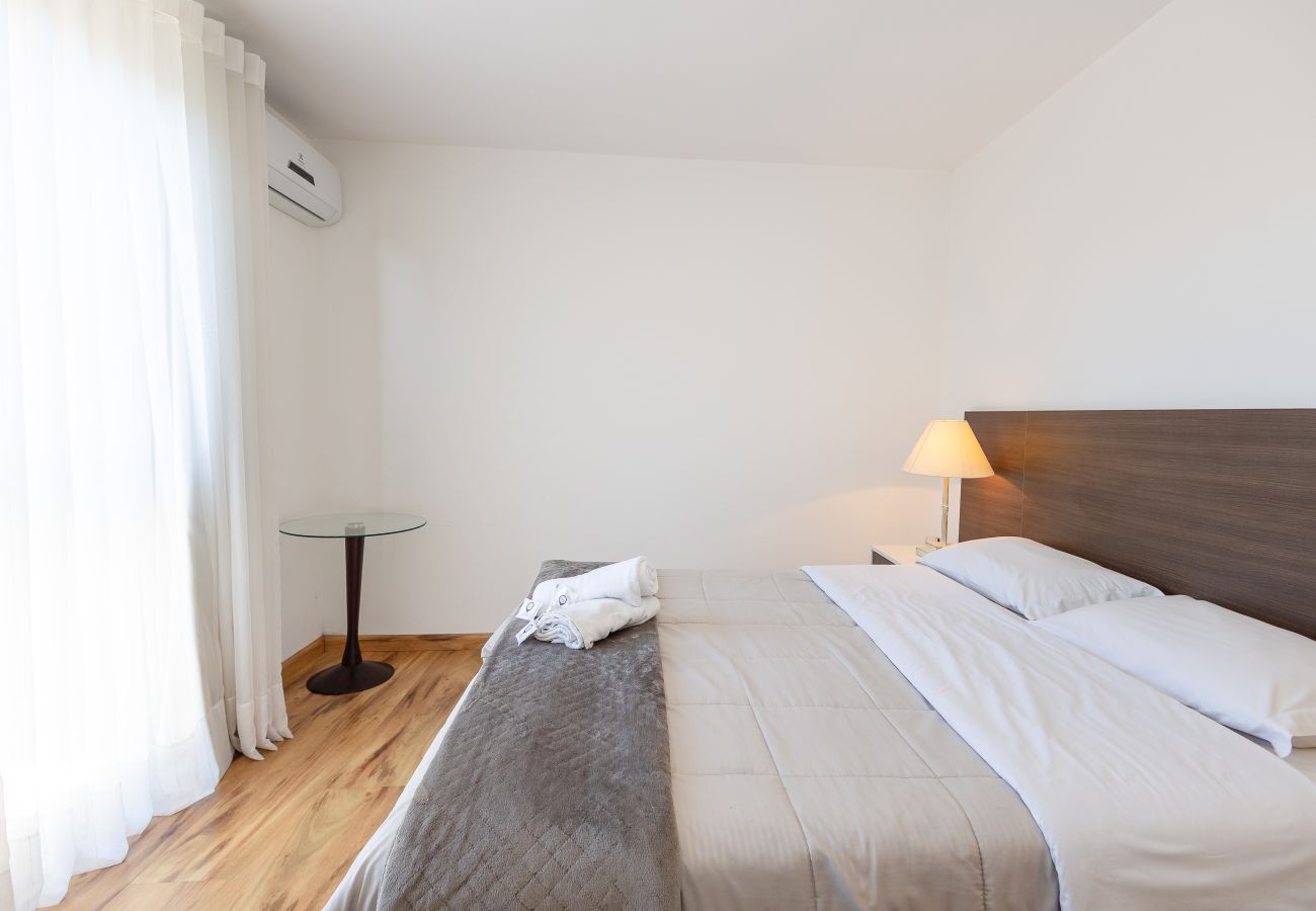 Apartamento em Gramado - Apto amplo com duas suítes a 150m da Rua Torta