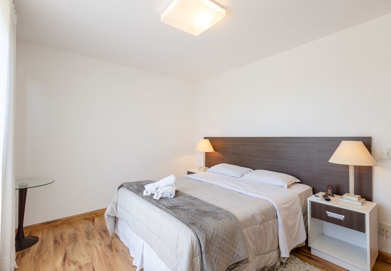 Apartamento em Gramado - Apto amplo com duas suítes a 150m da Rua Torta