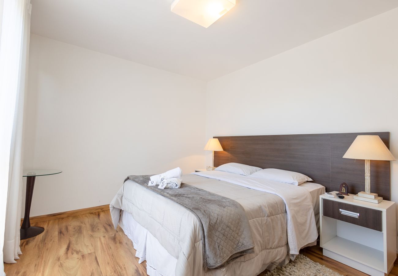 Apartamento em Gramado - Apto amplo com duas suítes a 150m da Rua Torta