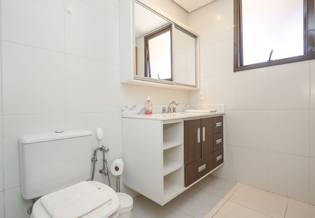Apartamento em Gramado - Apto amplo com duas suítes a 150m da Rua Torta