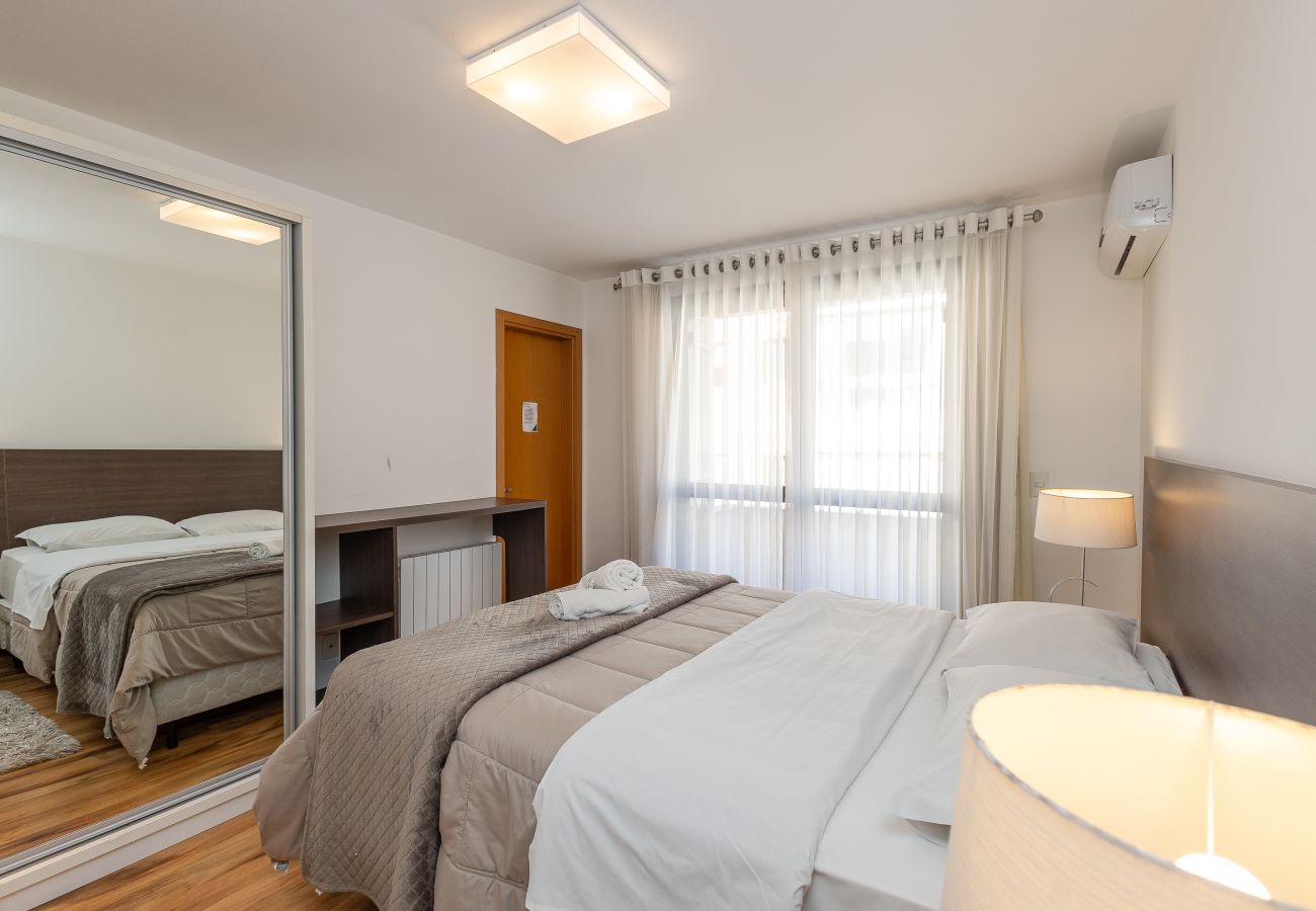 Apartamento em Gramado - Apto amplo com duas suítes a 150m da Rua Torta