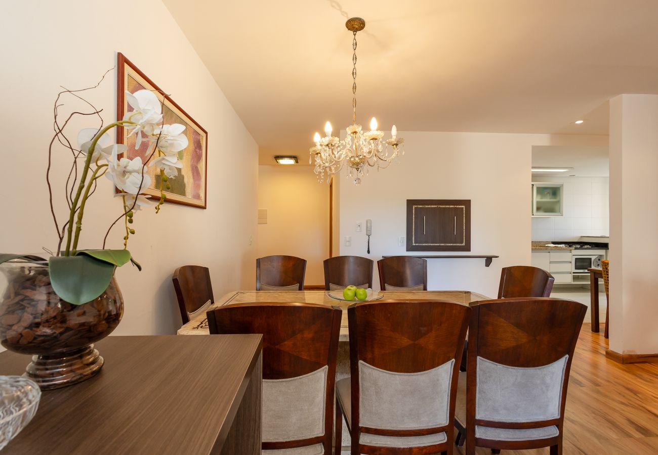 Apartamento em Gramado - Apto amplo com duas suítes a 150m da Rua Torta