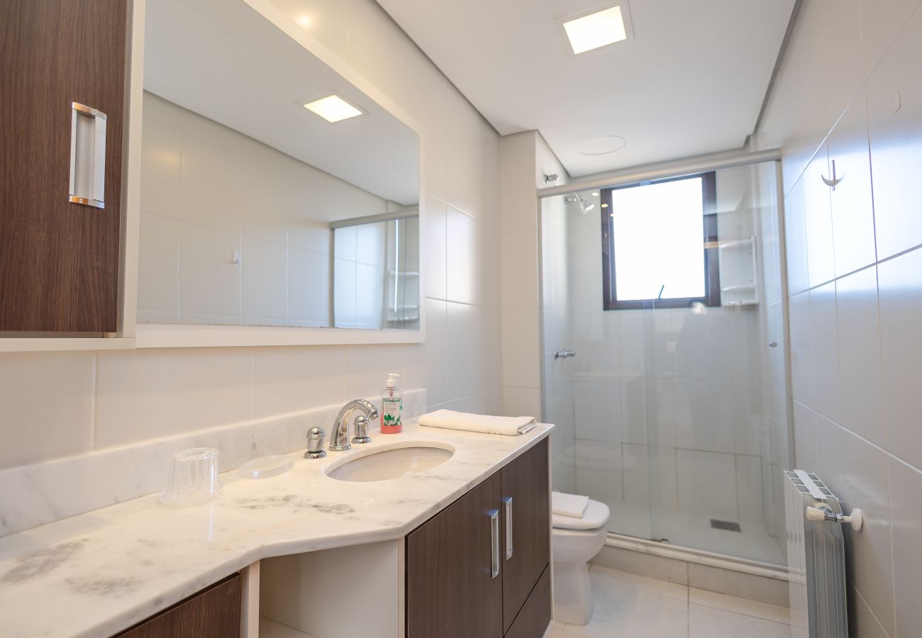 Apartamento em Gramado - Apto amplo com duas suítes a 150m da Rua Torta