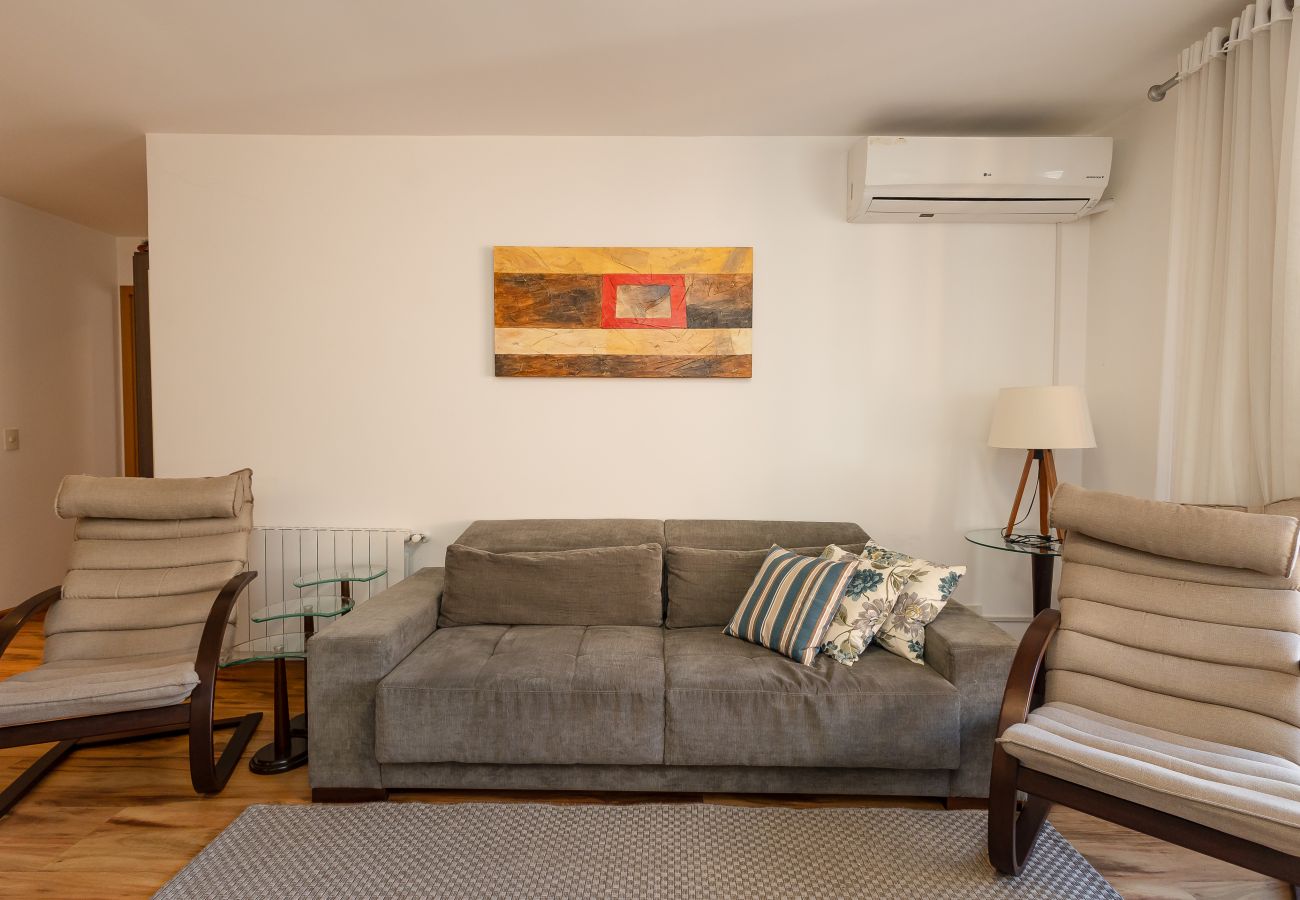Apartamento em Gramado - Apto amplo com duas suítes a 150m da Rua Torta