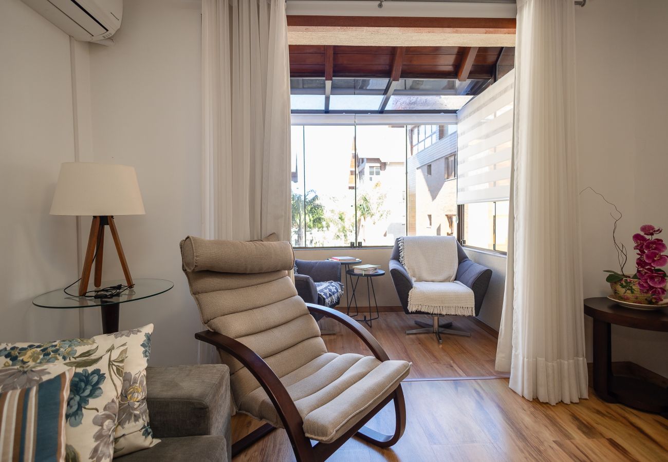Apartamento em Gramado - Apto amplo com duas suítes a 150m da Rua Torta