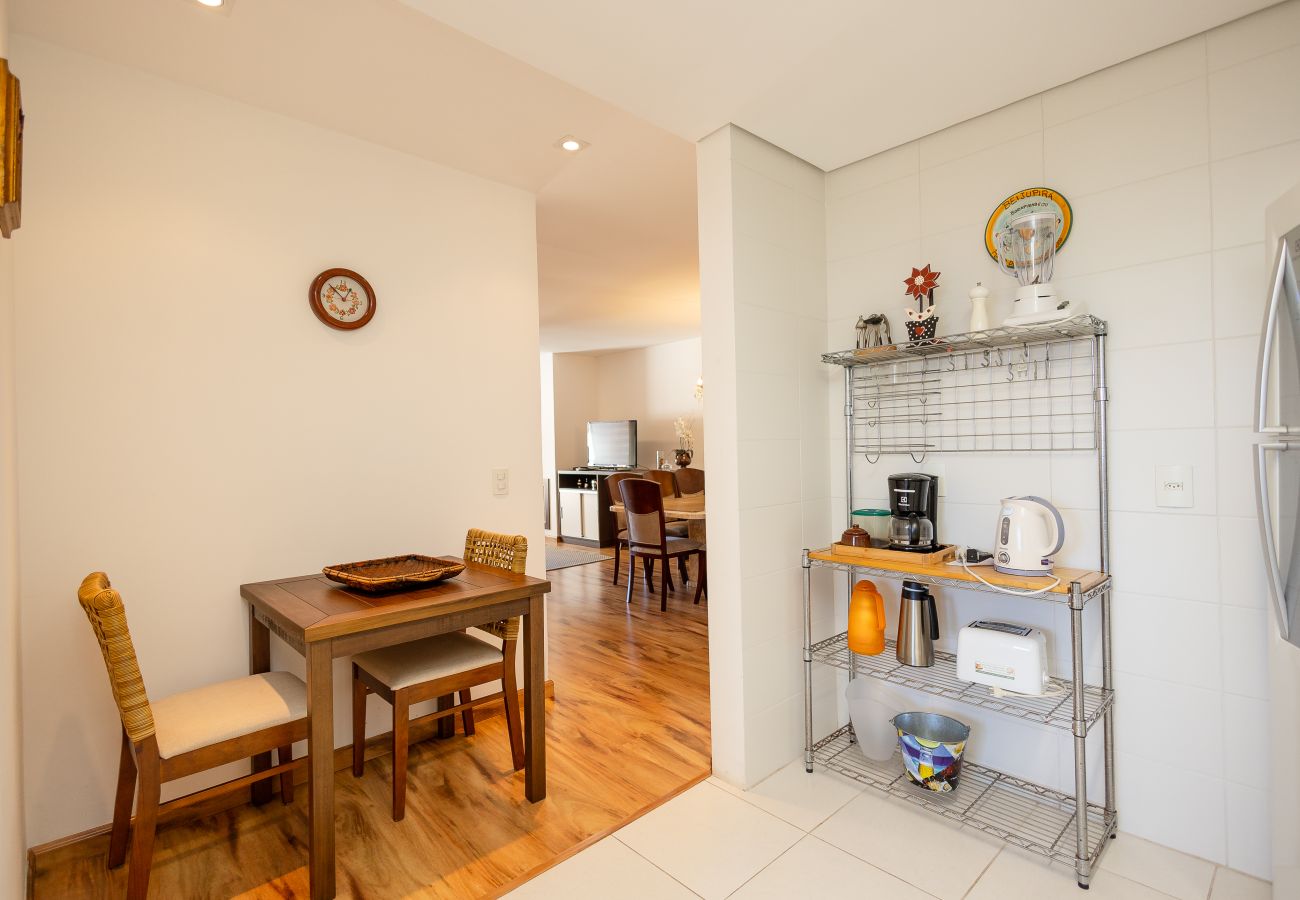Apartamento em Gramado - Apto amplo com duas suítes a 150m da Rua Torta