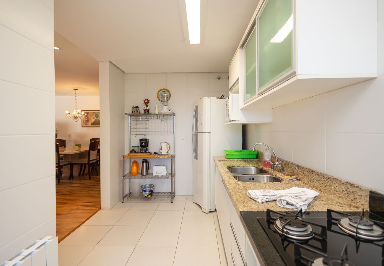 Apartamento em Gramado - Apto amplo com duas suítes a 150m da Rua Torta