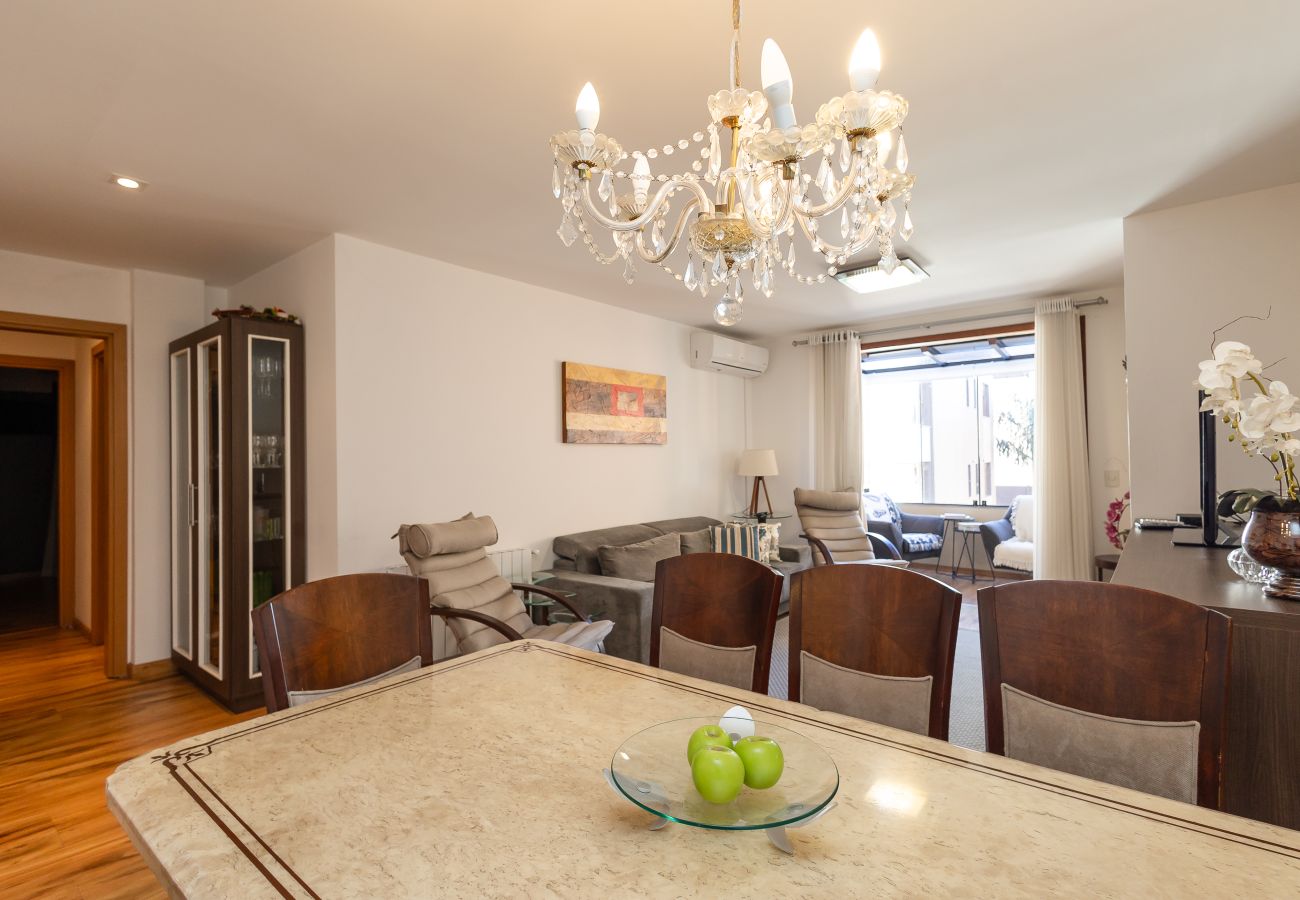 Apartamento em Gramado - Apto amplo com duas suítes a 150m da Rua Torta