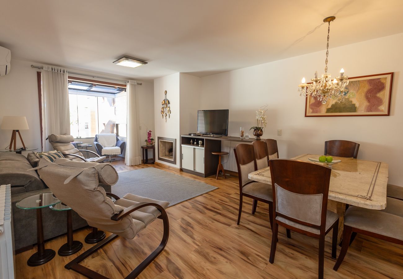Apartamento em Gramado - Apto amplo com duas suítes a 150m da Rua Torta