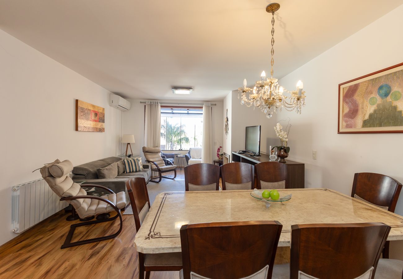 Apartamento em Gramado - Apto amplo com duas suítes a 150m da Rua Torta