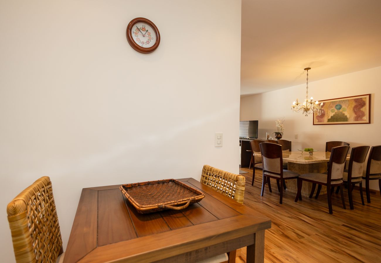 Apartamento em Gramado - Apto amplo com duas suítes a 150m da Rua Torta