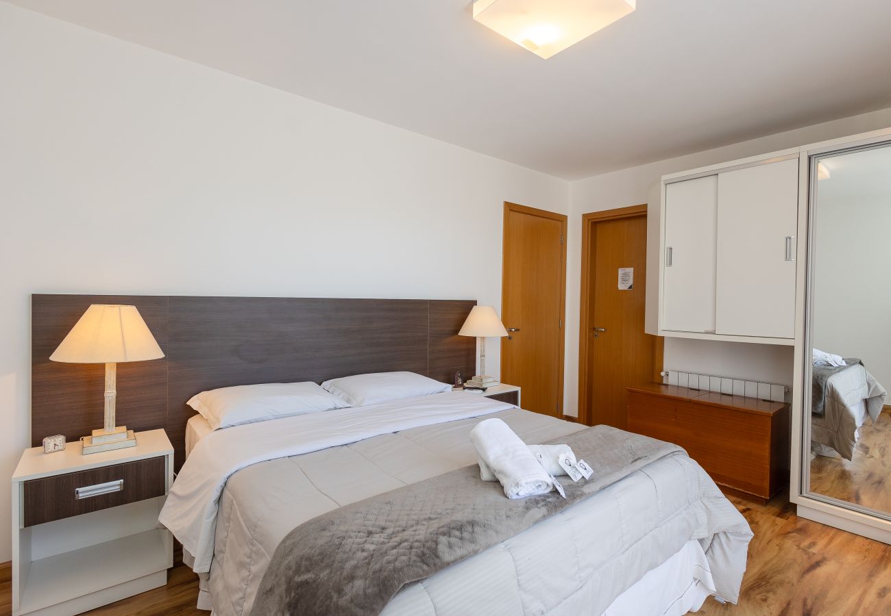 Apartamento em Gramado - Apto amplo com duas suítes a 150m da Rua Torta