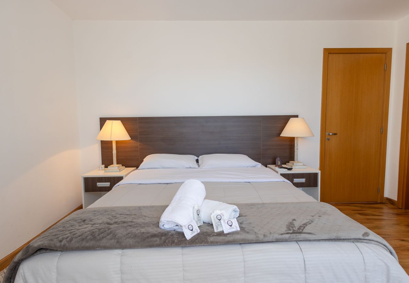 Apartamento em Gramado - Apto amplo com duas suítes a 150m da Rua Torta