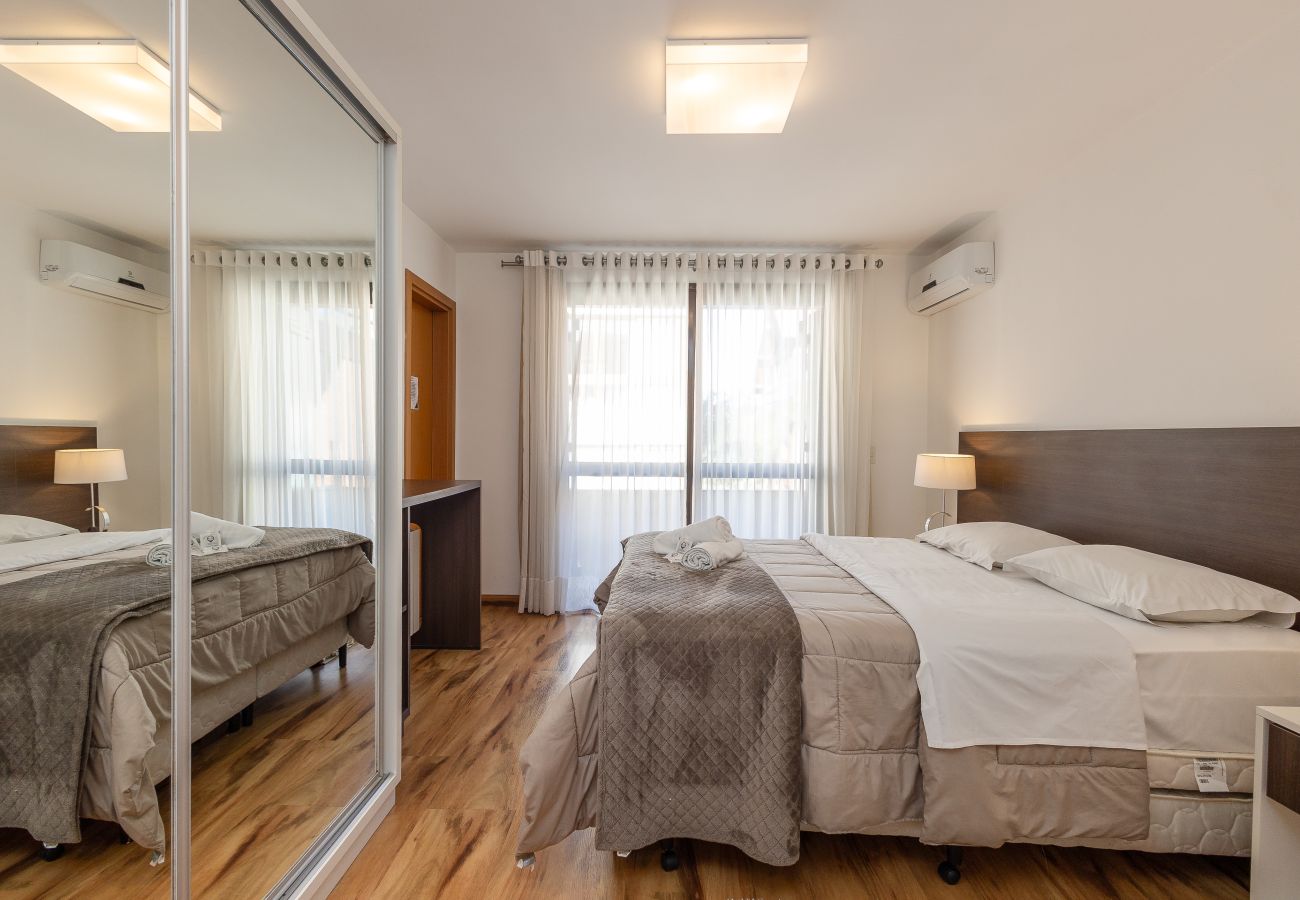 Apartamento em Gramado - Apto amplo com duas suítes a 150m da Rua Torta