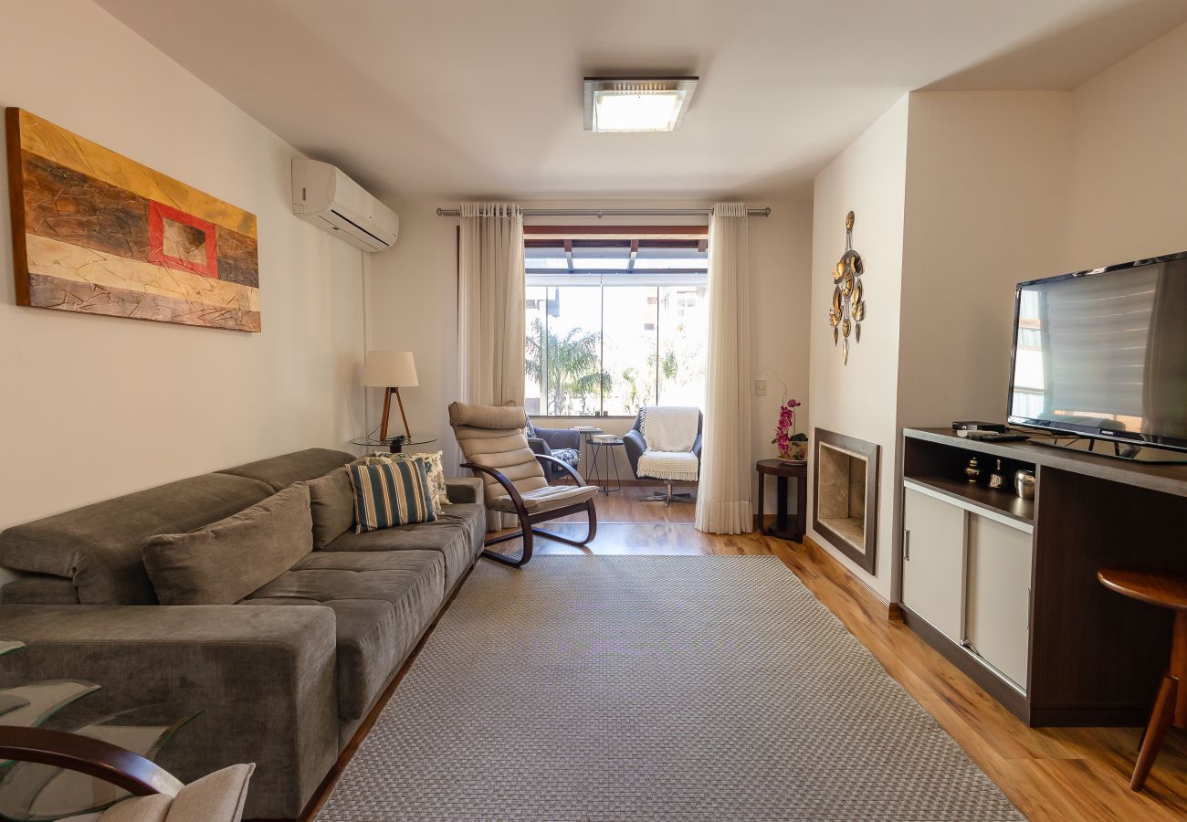 Apartamento em Gramado - Apto amplo com duas suítes a 150m da Rua Torta
