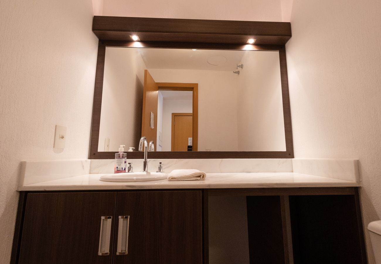 Apartamento em Gramado - Apto amplo com duas suítes a 150m da Rua Torta
