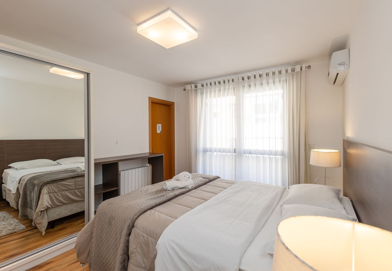 Apartamento em Gramado - Apto amplo com duas suítes a 150m da Rua Torta