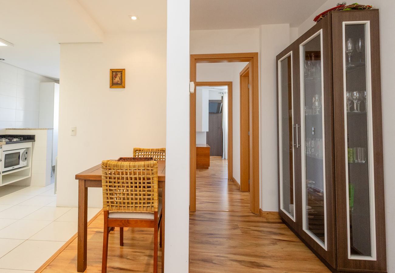 Apartamento em Gramado - Apto amplo com duas suítes a 150m da Rua Torta
