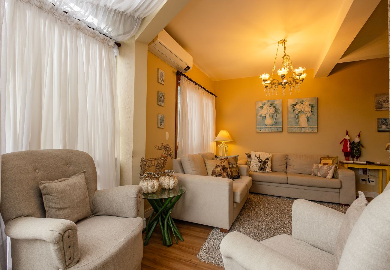 Apartamento em Gramado - Cobertura 4 suítes no coração de Gramado!
