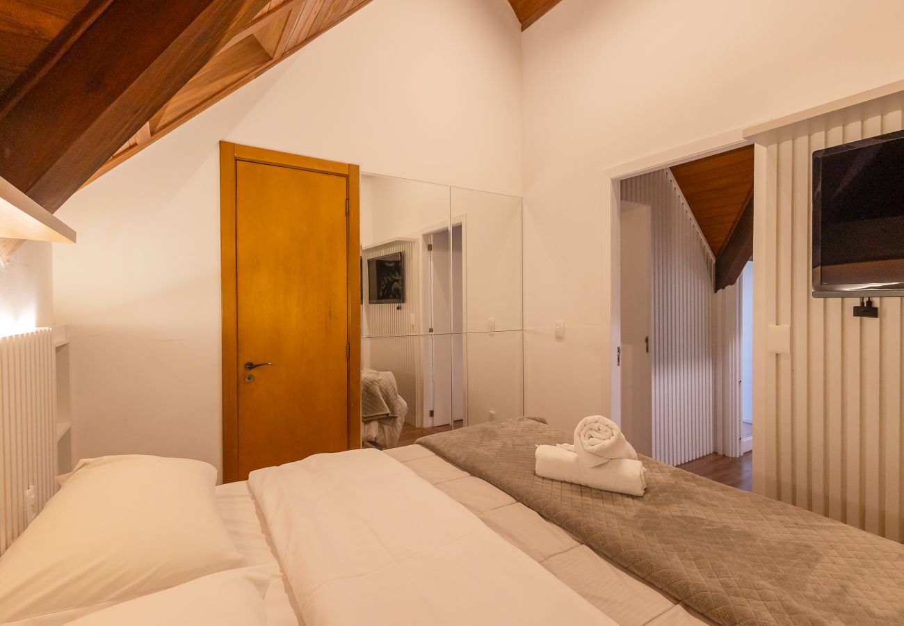 Apartamento em Gramado - Cobertura 4 suítes no coração de Gramado!