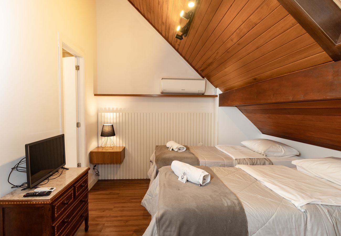 Apartamento em Gramado - Cobertura 4 suítes no coração de Gramado!