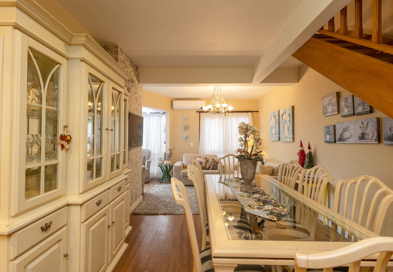 Apartamento em Gramado - Cobertura 4 suítes no coração de Gramado!
