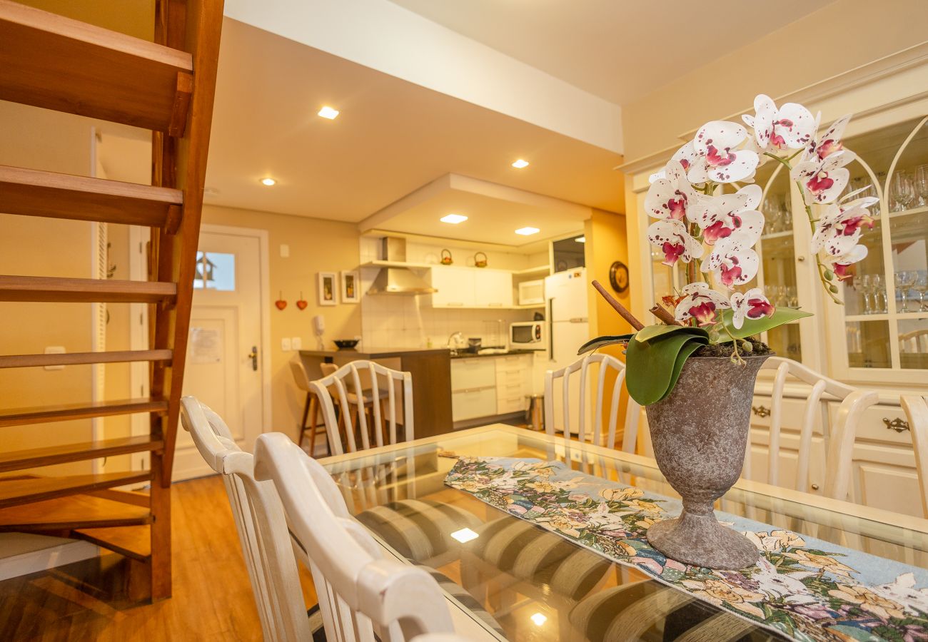 Apartamento em Gramado - Cobertura 4 suítes no coração de Gramado!