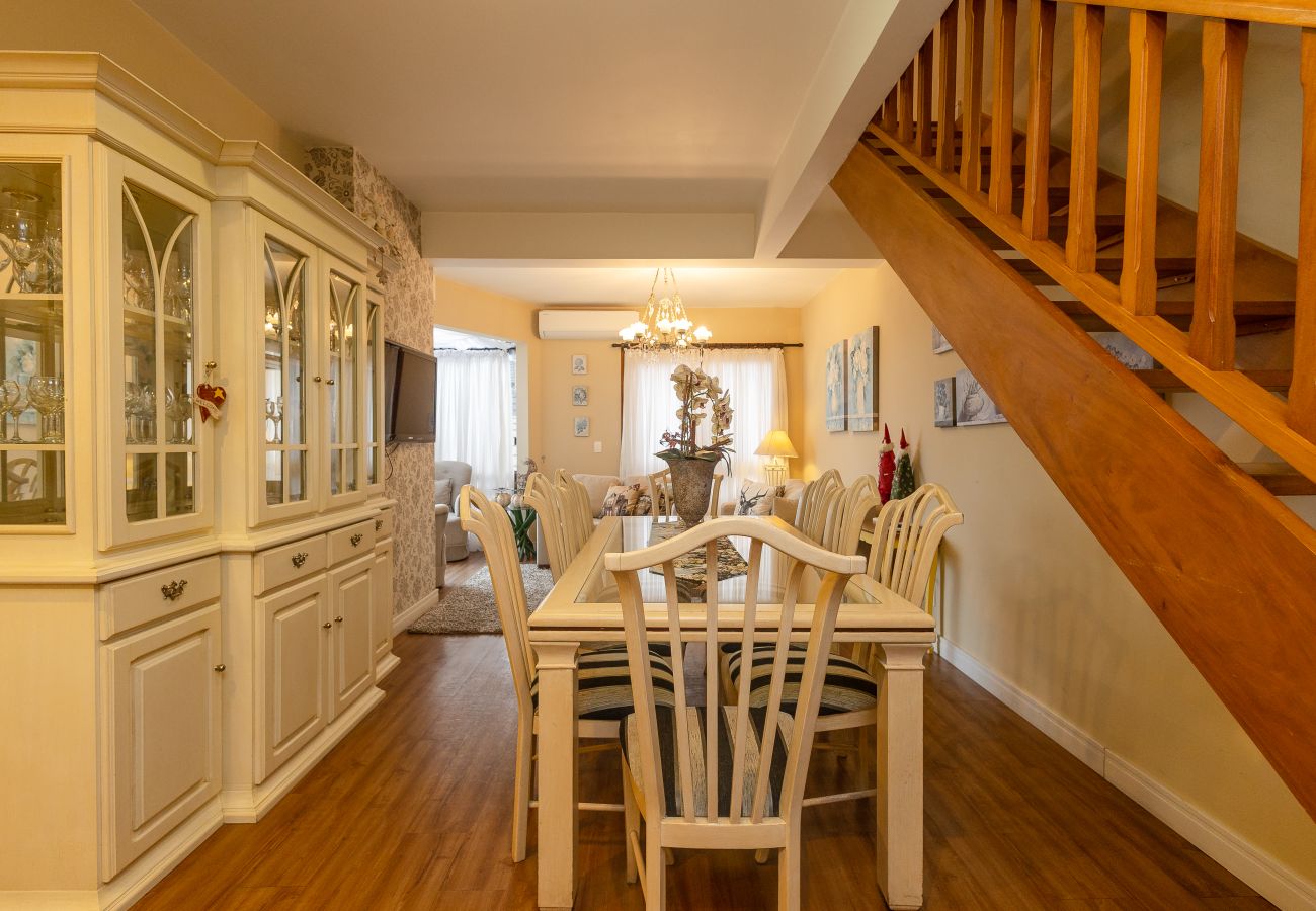 Apartamento em Gramado - Cobertura 4 suítes no coração de Gramado!