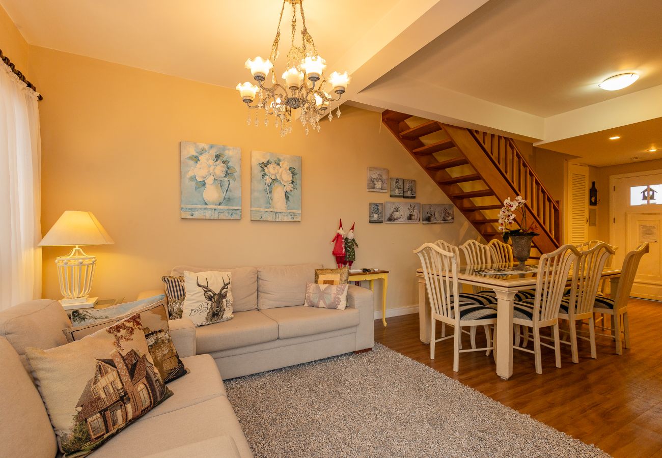 Apartamento em Gramado - Cobertura 4 suítes no coração de Gramado!