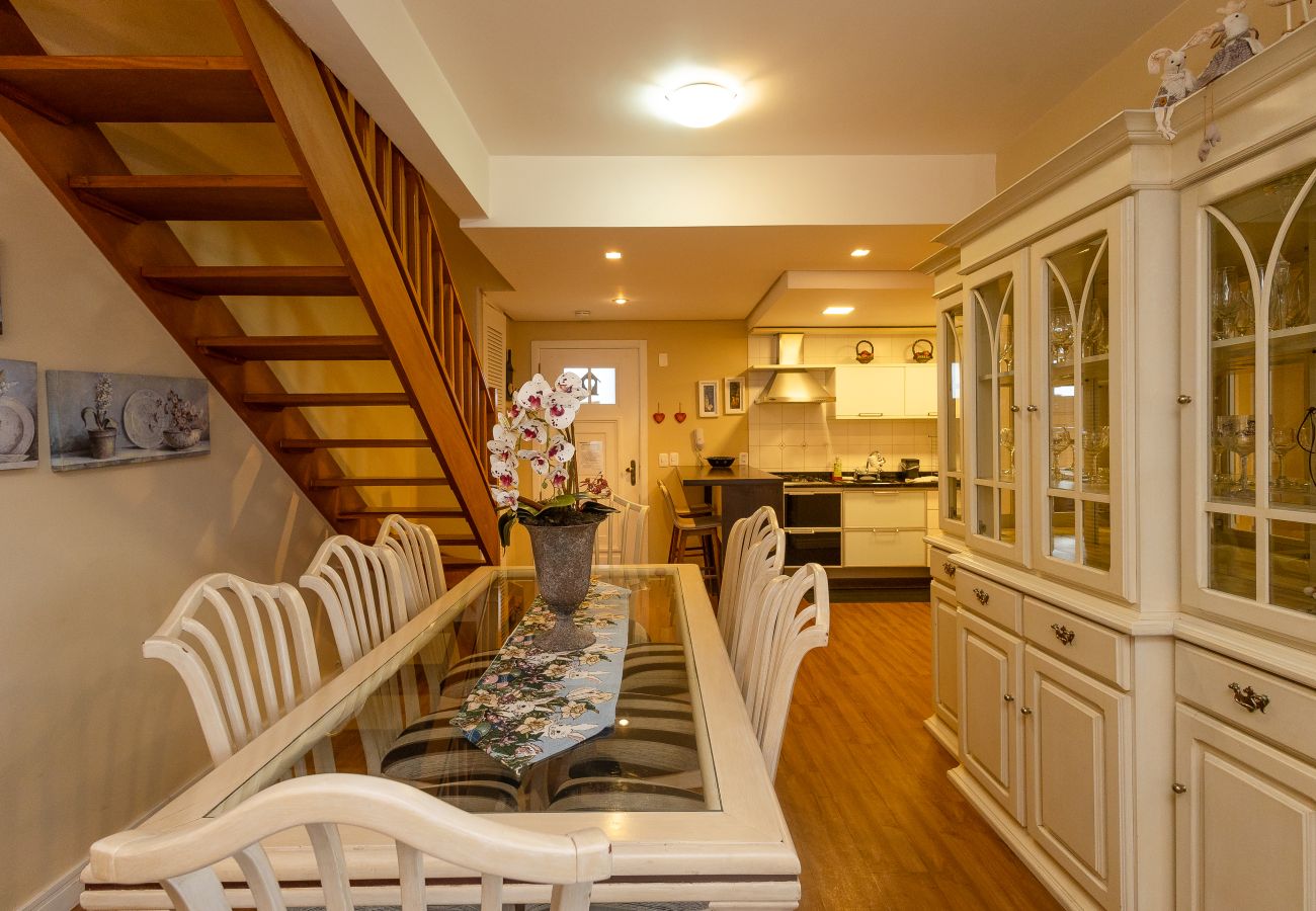 Apartamento em Gramado - Cobertura 4 suítes no coração de Gramado!