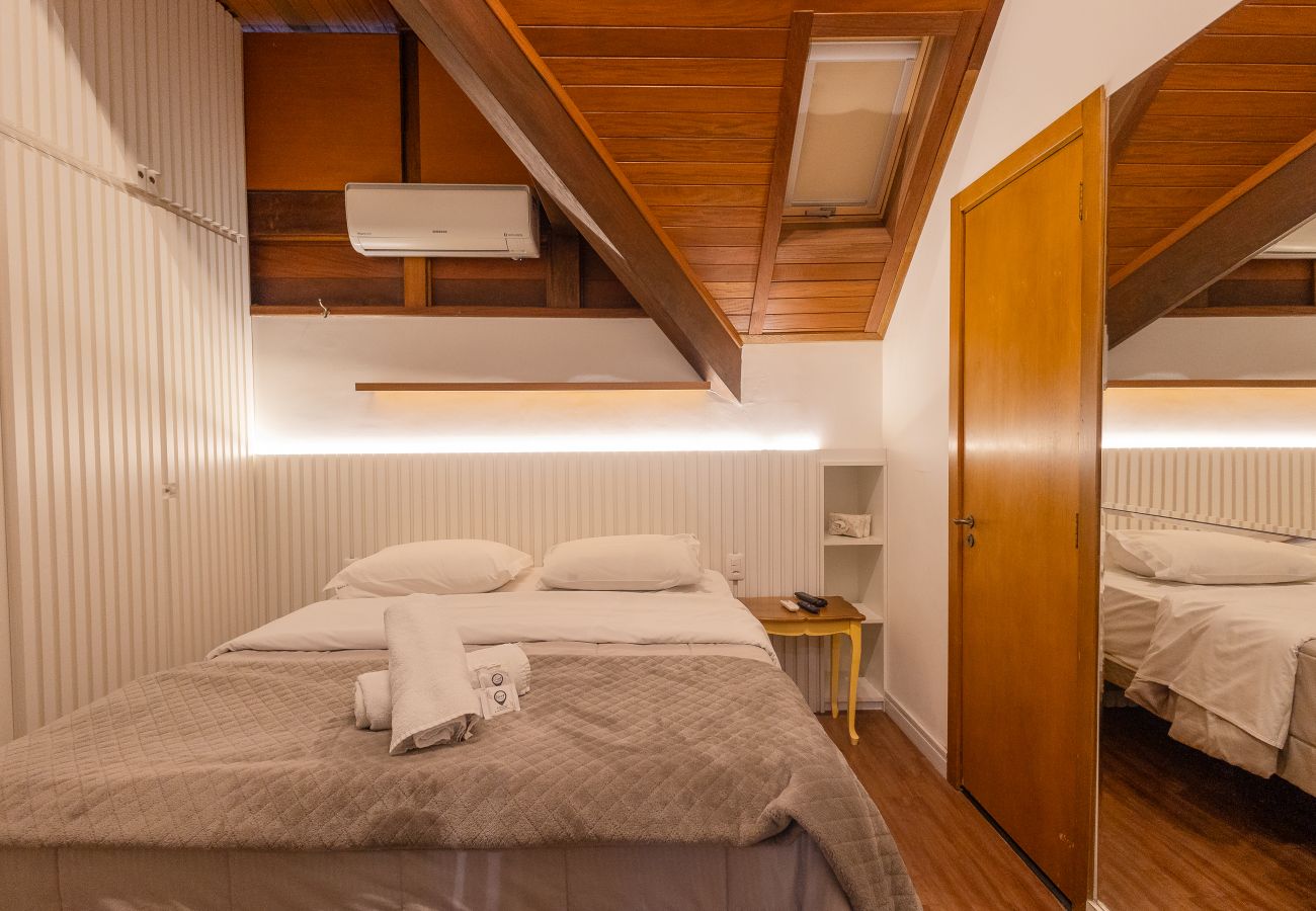 Apartamento em Gramado - Cobertura 4 suítes no coração de Gramado!