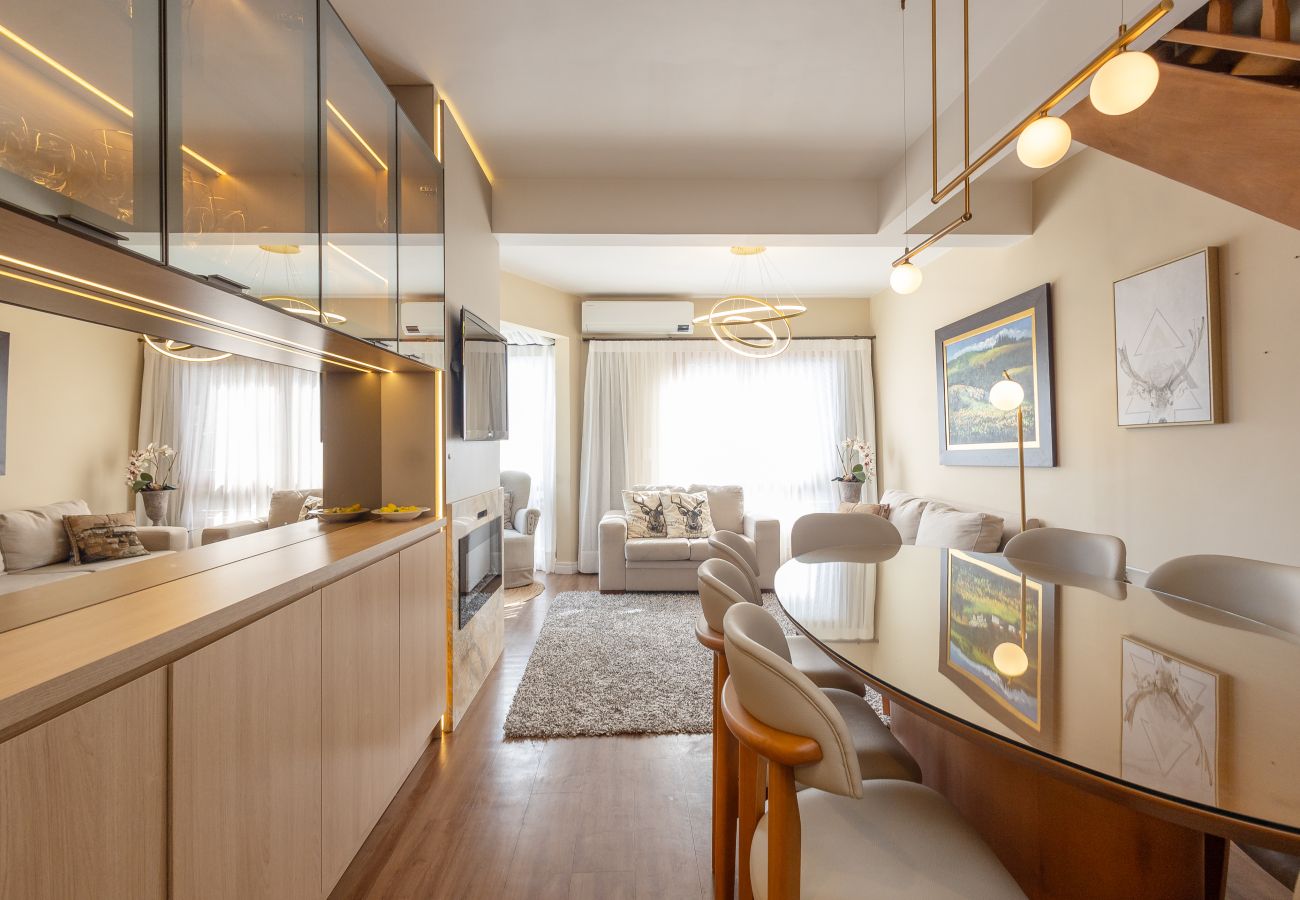 Apartamento em Gramado - Cobertura 4 suítes no coração de Gramado!