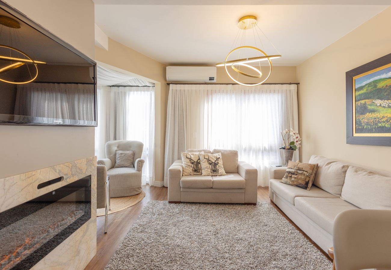 Apartamento em Gramado - Cobertura 4 suítes no coração de Gramado!