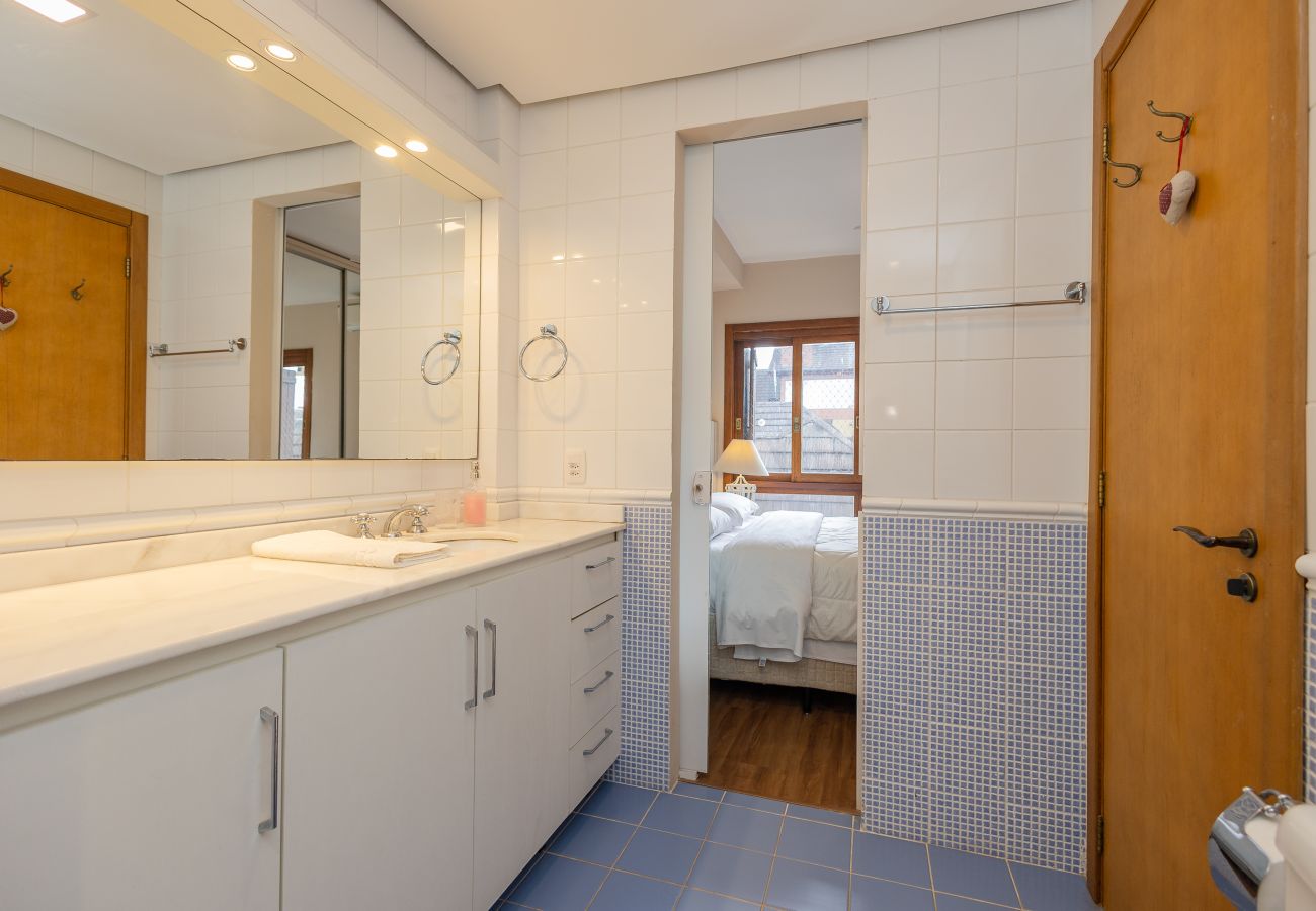 Apartamento em Gramado - Cobertura 4 suítes no coração de Gramado!