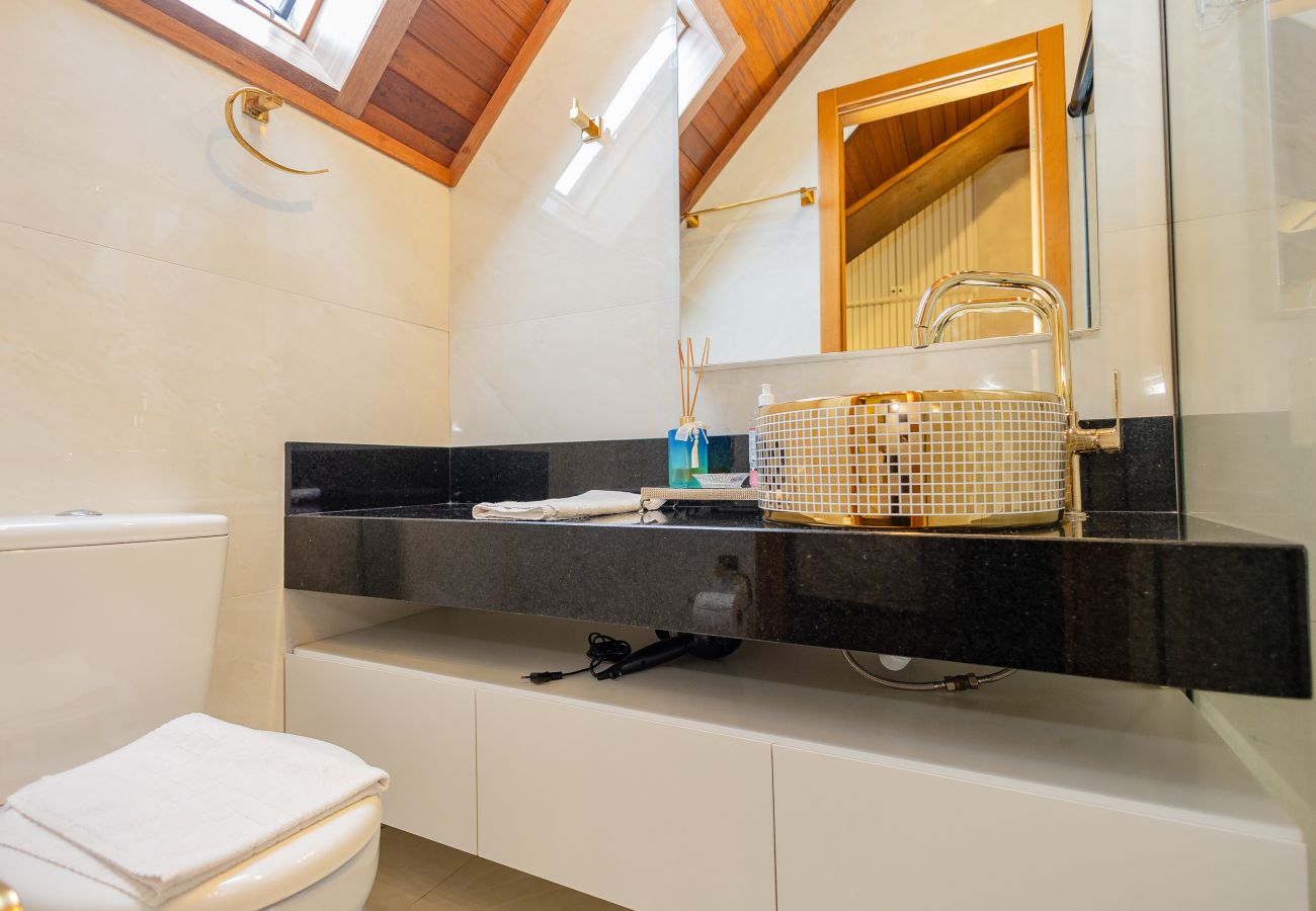 Apartamento em Gramado - Cobertura 4 suítes no coração de Gramado!
