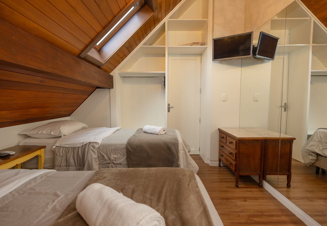 Apartamento em Gramado - Cobertura 4 suítes no coração de Gramado!