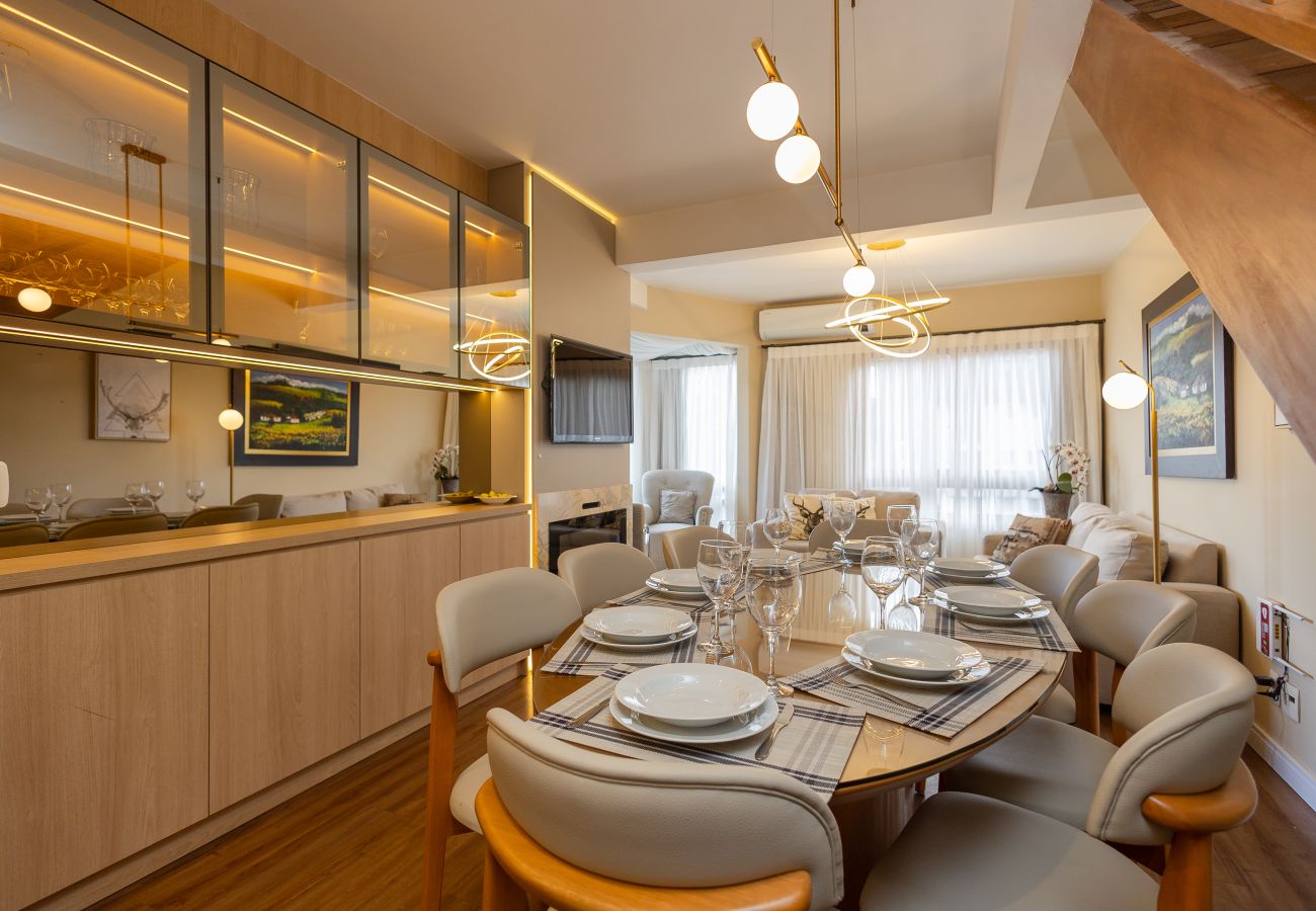 Apartamento em Gramado - Cobertura 4 suítes no coração de Gramado!