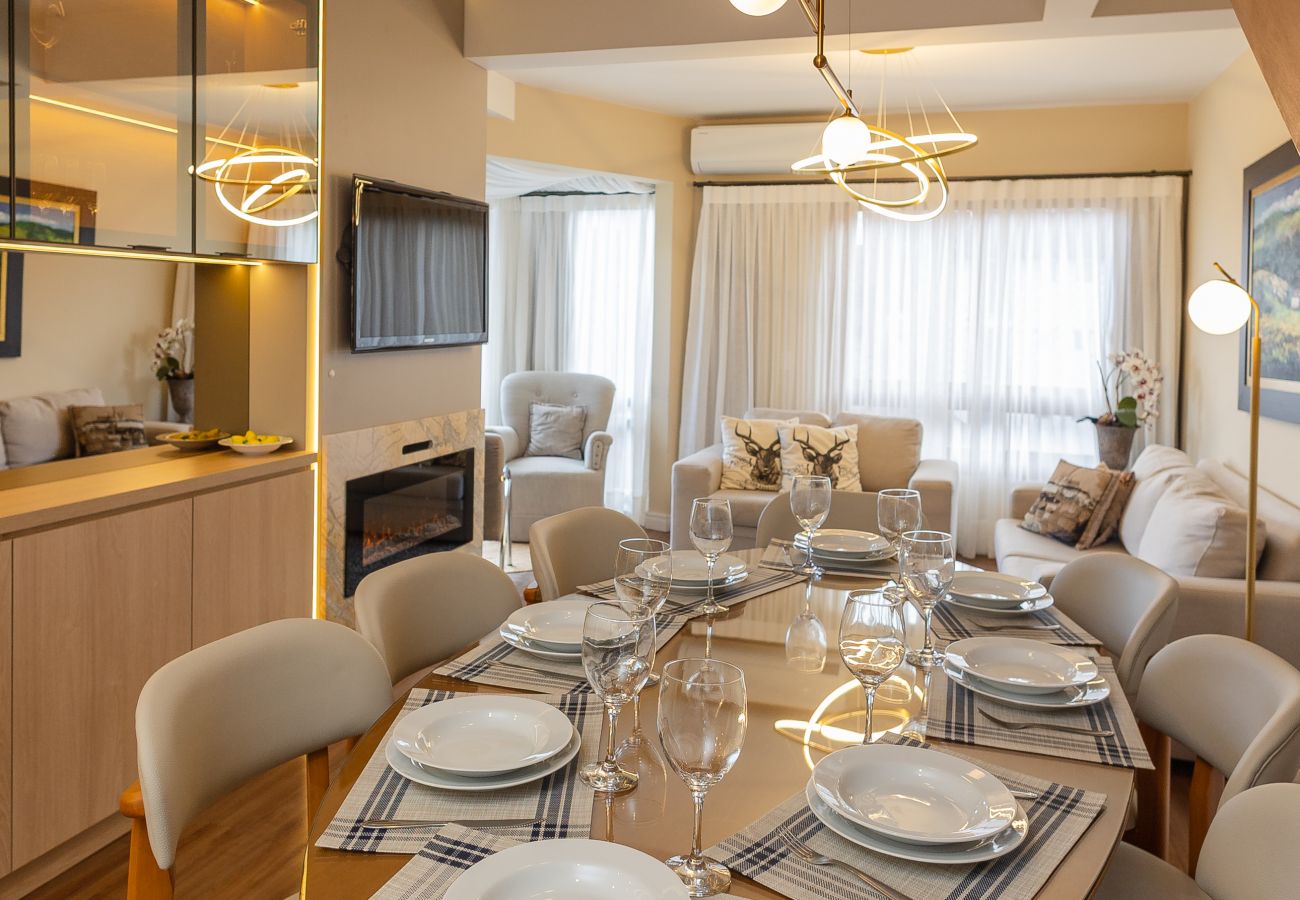 Apartamento em Gramado - Cobertura 4 suítes no coração de Gramado!