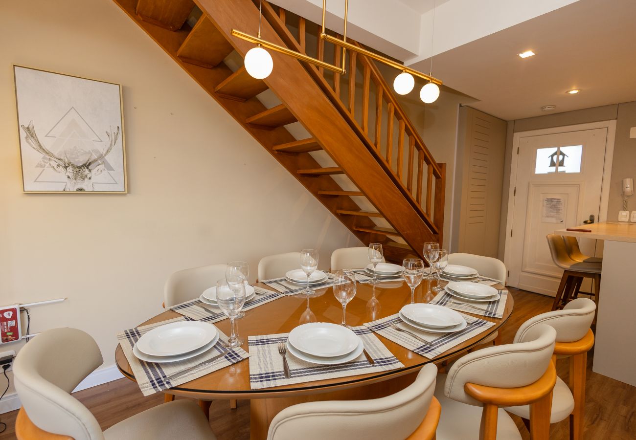 Apartamento em Gramado - Cobertura 4 suítes no coração de Gramado!