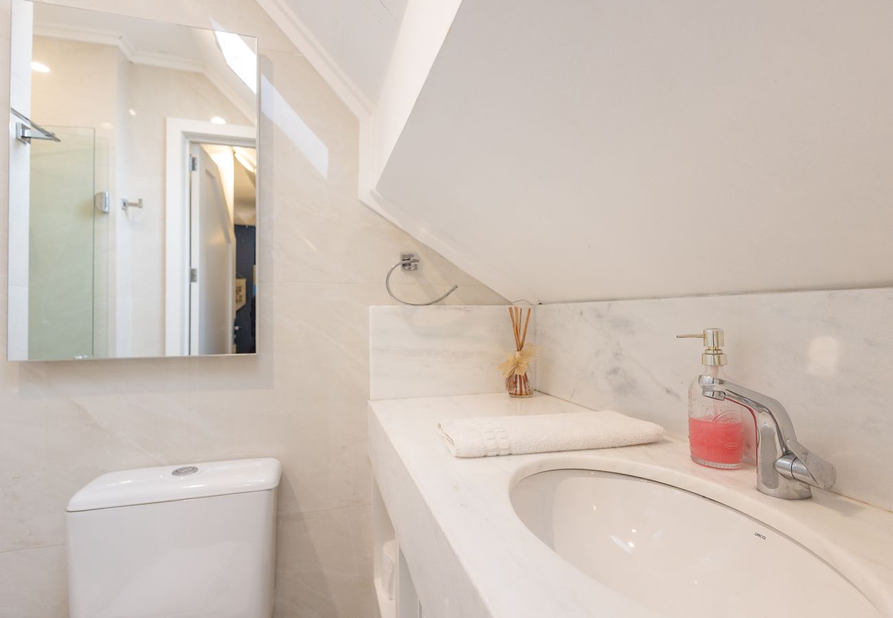 Apartamento em Gramado - Dúplex 4 quartos-3 suítes-4 ban, 350 m rua coberta